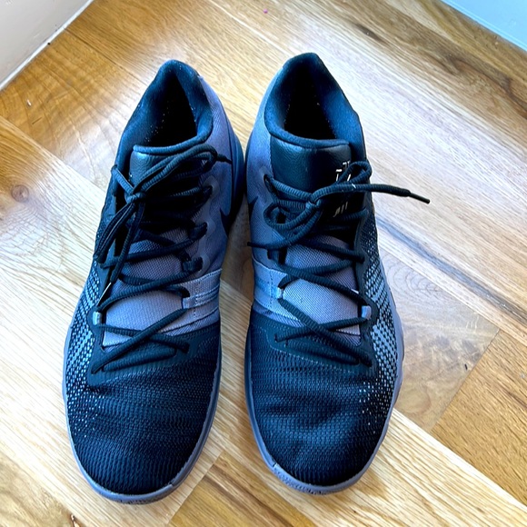 Authentic Men’s Nike Kyrie Sneakers. Black/Gray. Size 11.5. - Picture 1 of 7